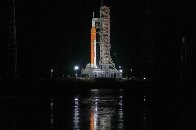 Fuel Leaks Delay Moon Mission by a Month