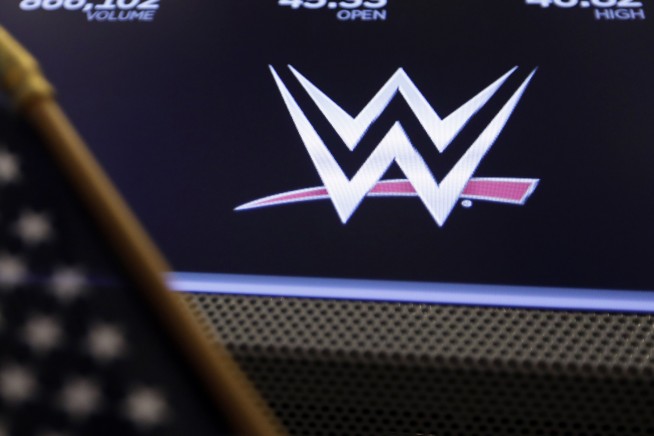 Anti-ICE Chant Halts Wrestlers, AEW Match