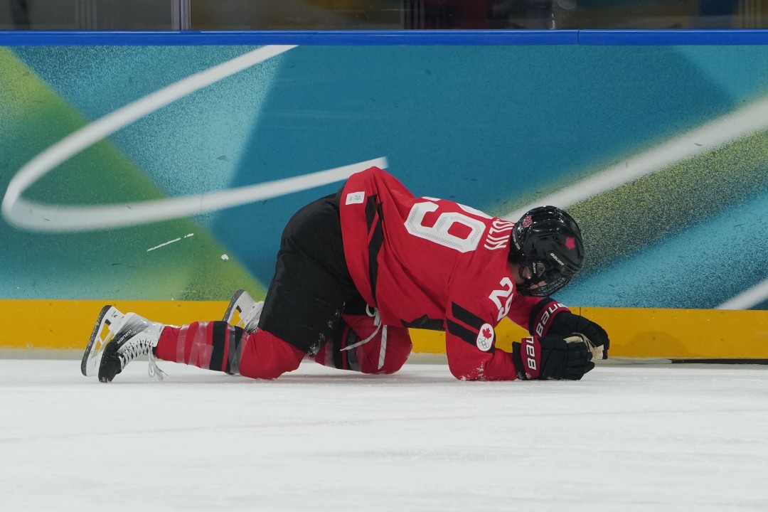 World's Best Women's Hockey Player Just Got Injured