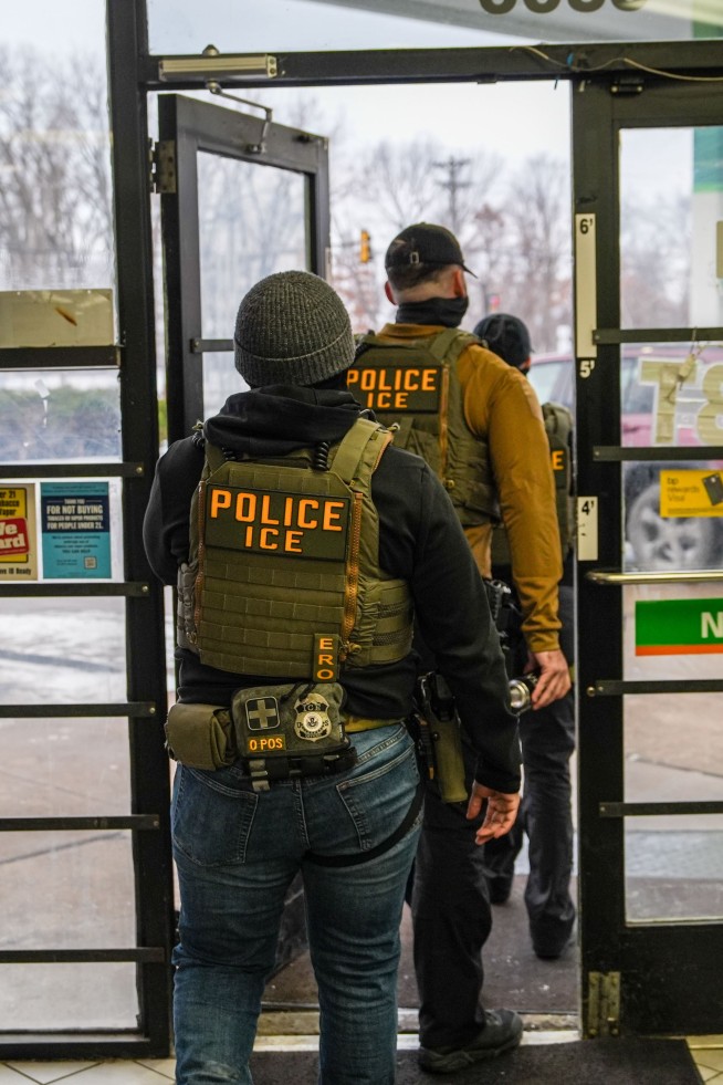 Local Cops Hedge on Investigating Federal Agents