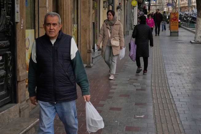 US Intel Warns Major War Is Unlikely to Change Iran's Rulers