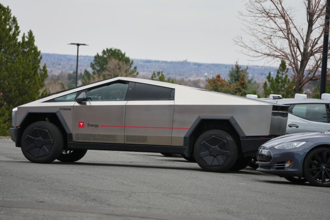 Feds Expand Tesla Probe Over Self-Driving Failures