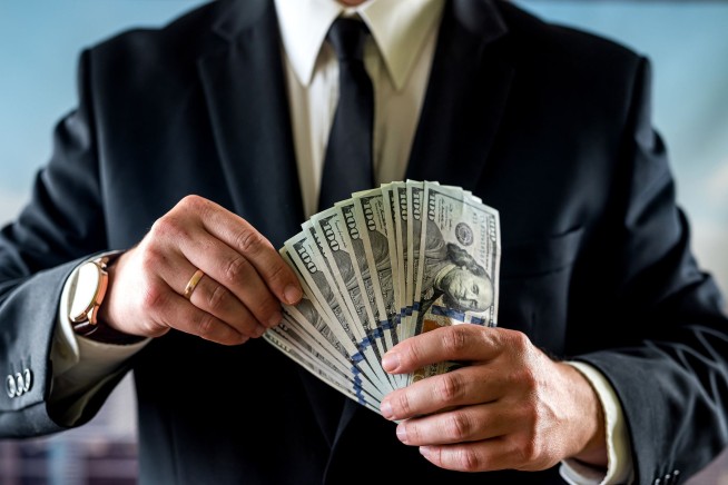 Wall Street Bonuses Jump 6% Amid Record-Breaking Profit