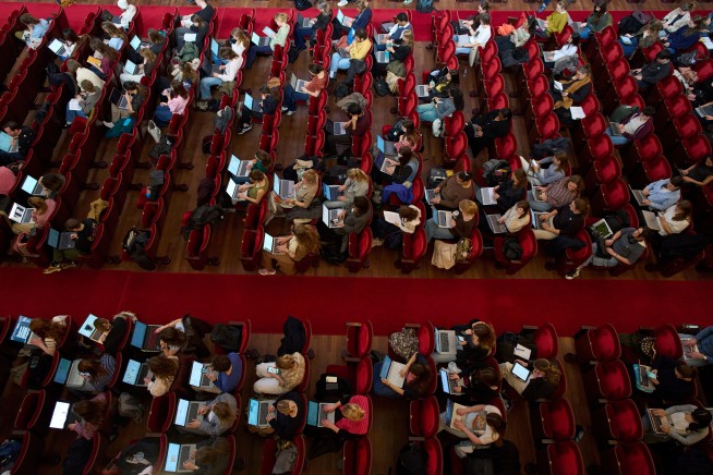 Musicians Serenade These Students to Help Them Study