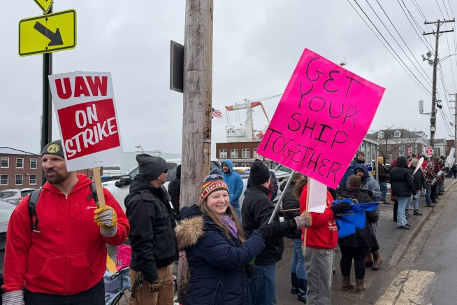 Contract Approval Ends Strike at Bath Iron Works