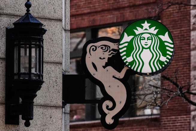 Starbucks to Pay Weekly, Offer Baristas Up to $1.2K Bonuses