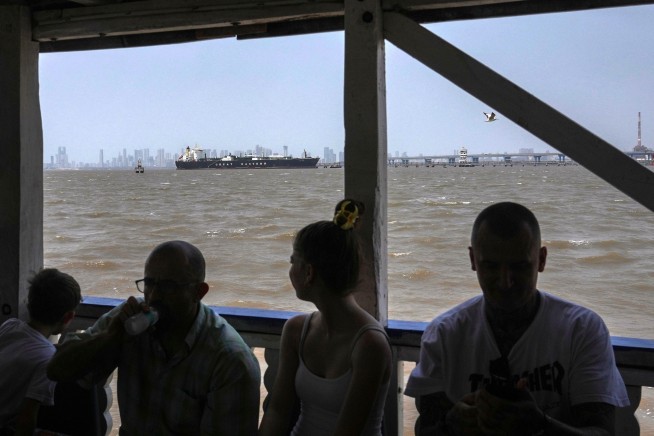 First Western-Owned Ship Clears Strait of Hormuz