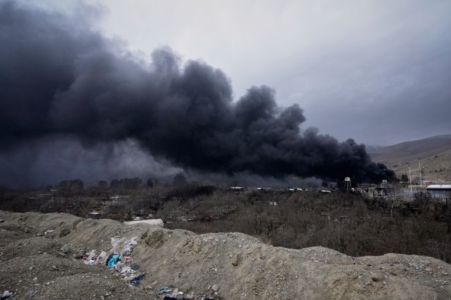 Iran Resorts to Derelict Storage as US Blockade Chokes Oil