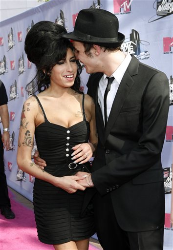 Winehouse Hubby Files to Divorce Roving Wife