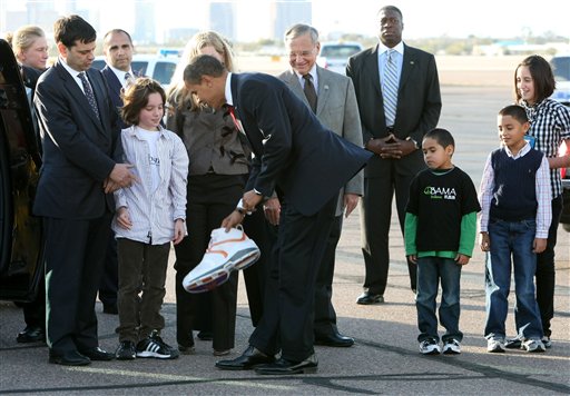 Shaq Gives Obama His Shoe