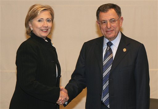 Clinton Signals Engagement With Syria