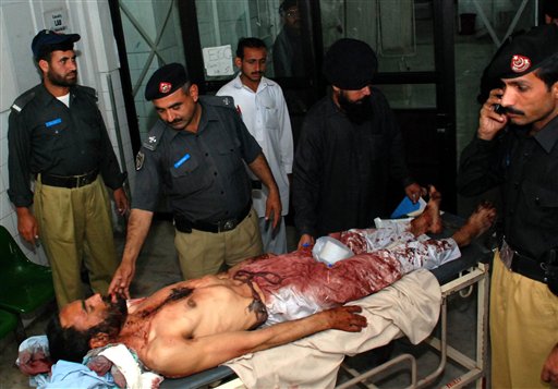 Suicide Bomber Kills 20 at Pakistani Checkpoint