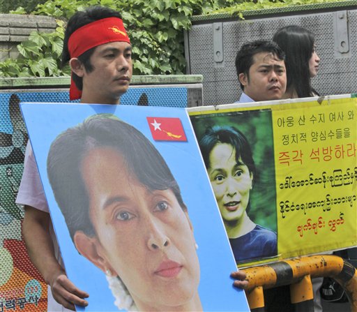 Burma Will Allow Diplomats to Visit Suu Kyi