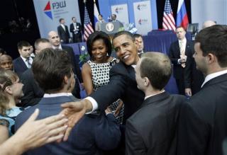 Obama Meets Putin, Touts Democracy in Speech