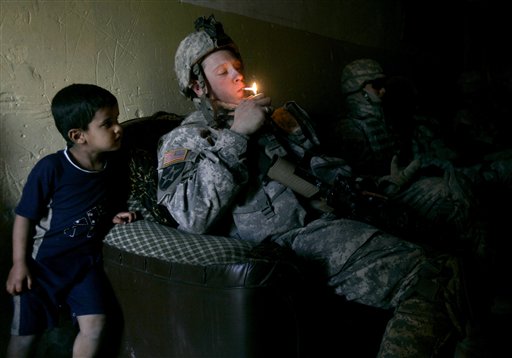 Pentagon Mulls Smoking Ban for Troops