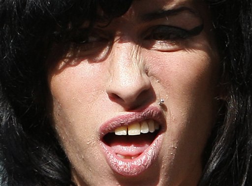 Teary Winehouse Returns to UK