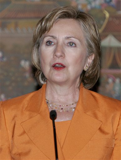 Clinton Voices Concern Over Burma-N. Korea Arms Links