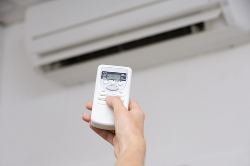 Holdouts, Converts Swelter Through Recession Without AC