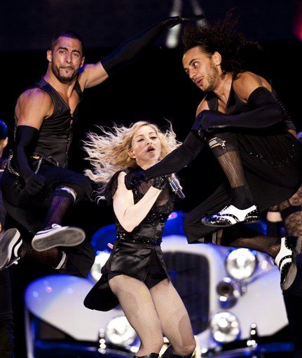 Romanians Boo Madonna for Defending Gypsies