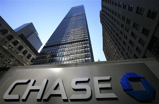 Chase, Bank of America Tweak Overdraft Policies