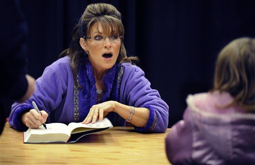 Book Tour Shows Palin Hitting a Nerve