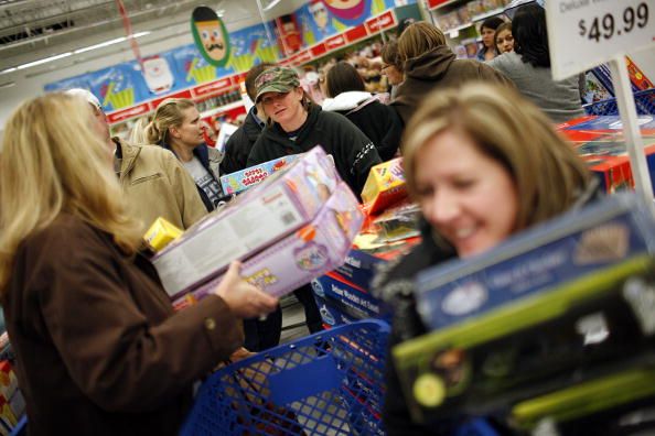 Black Friday Sees Strong Crowds, Picky Shoppers