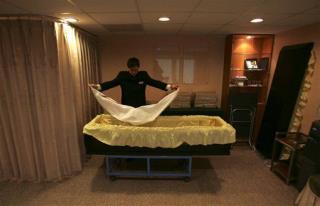 'Dead' Woman Wakes Up at Funeral Home