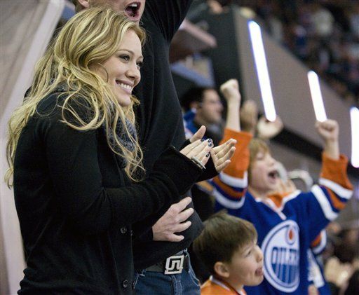 Hilary Duff Engaged to NHL Player