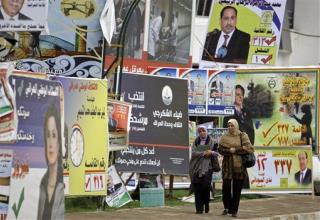 Iraqi Candidates Woo Voters With Gifts