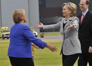 Clinton Arrives in Chile, Promises Help