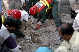 Suicide Bomber Kills 12 in Pakistan