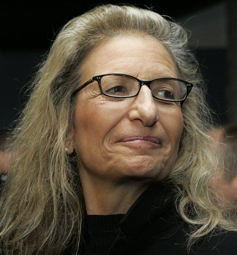 Loan-Finder Firm Sues Leibovitz for $800K