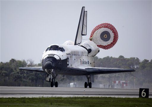 Discovery Lands Safely in Fla.
