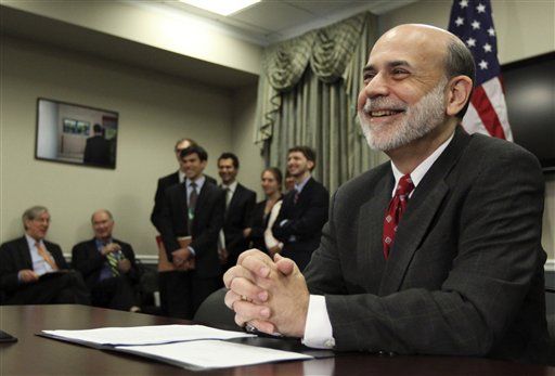 Fed Holds Rates at Record Lows