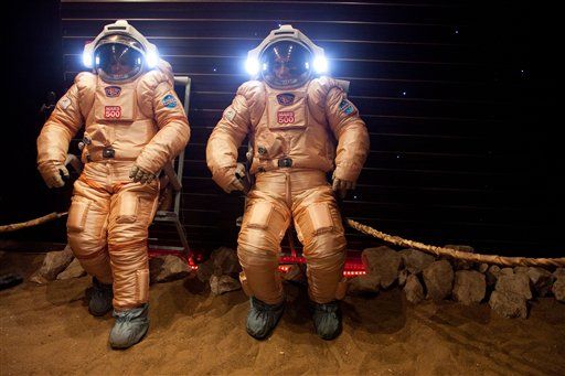 'Virtual Mars' Crew Locked in Capsules for 18 Months