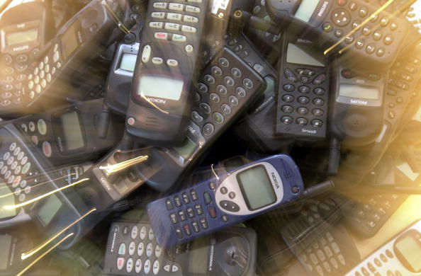Recyclers Turn Discarded Cellphones into 'Green Gold'