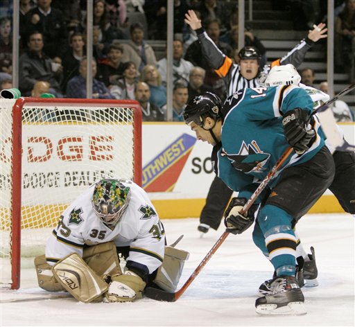 Stars Beat Sharks to Pull Even in Pacific