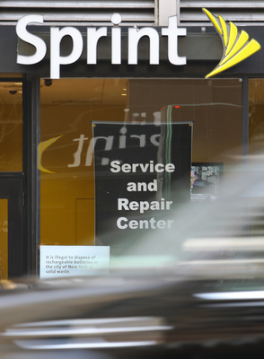 Sprint to Cut 4,000 Jobs, Close Stores