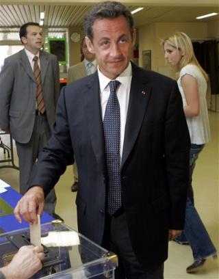 Sarkozy Says 'Non' to Turkey's Euro Hopes