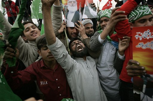 Pakistan Car Bomb Kills 37 Two Days Before Vote