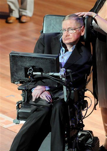 Hawking: Ditch Earth, Head to Space to Survive