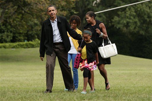 Obamas Head to Martha's Vineyard
