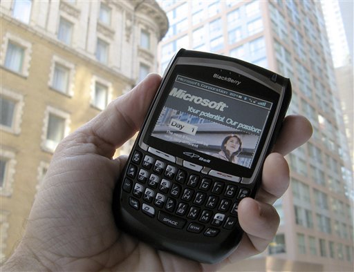 Patent Battle Breaks Out Between Motorola, RIM