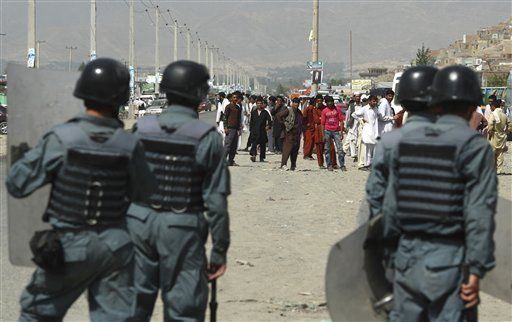 1 Dead, 5 Hurt in Afghan Protests Against Karzai, US