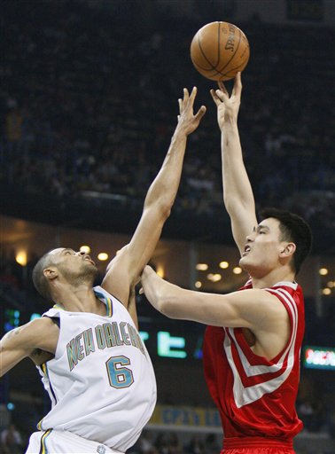 McGrady, Yao Help Rockets Squash Hornets