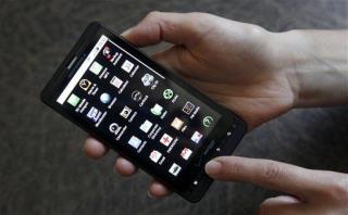 Apple Sues Motorola on Smartphone Patents