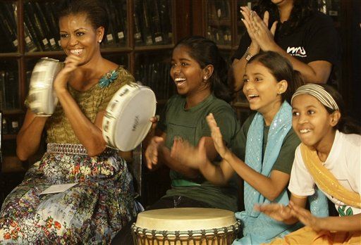 Obamas Begin India Visit