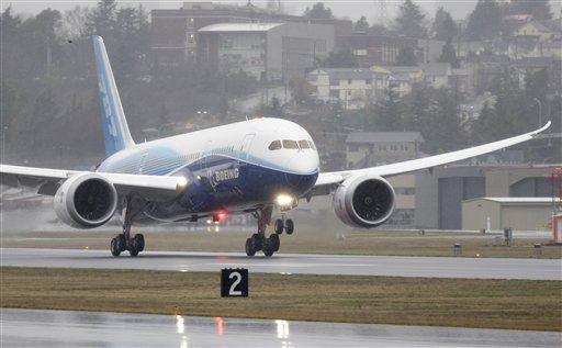 Fire Forces Dreamliner to Land