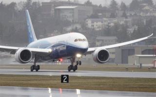 Fire Forces Dreamliner to Land