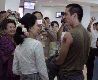 Aung San Suu Kyi Reunited With Son